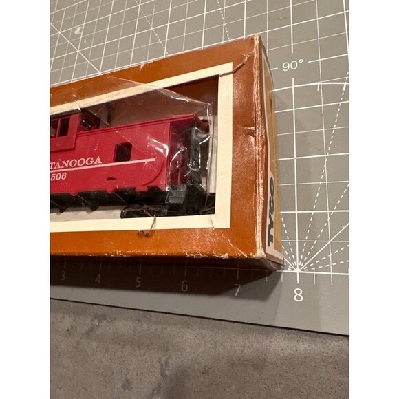 Tyco HO Scale Chattanooga 40 Caboose Electric Vintage Model Train in Used Box - Picture 10 of 10